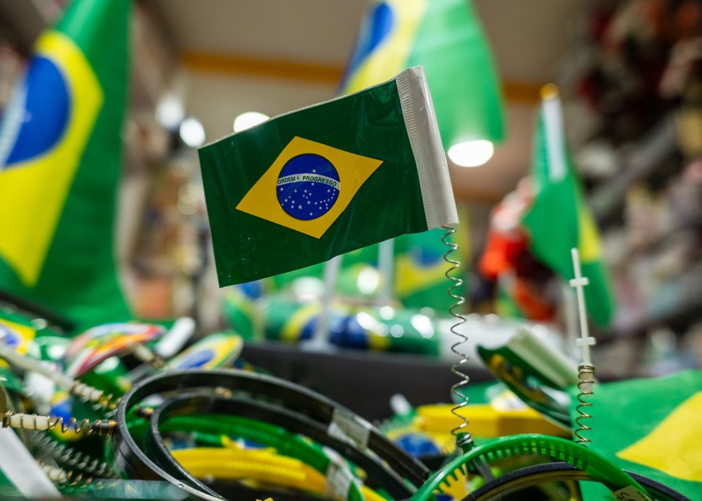 Após eliminação do Brasil, CDL orienta lojistas a evitar liquidações e preservar margem de lucro