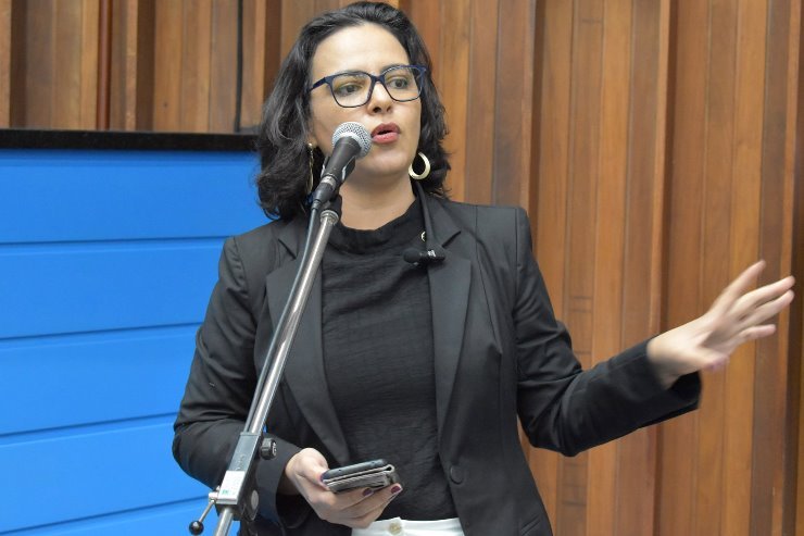 Gleice Jane anuncia R$ 100 mil em emendas para escola e associação de autistas em Nova Andradina