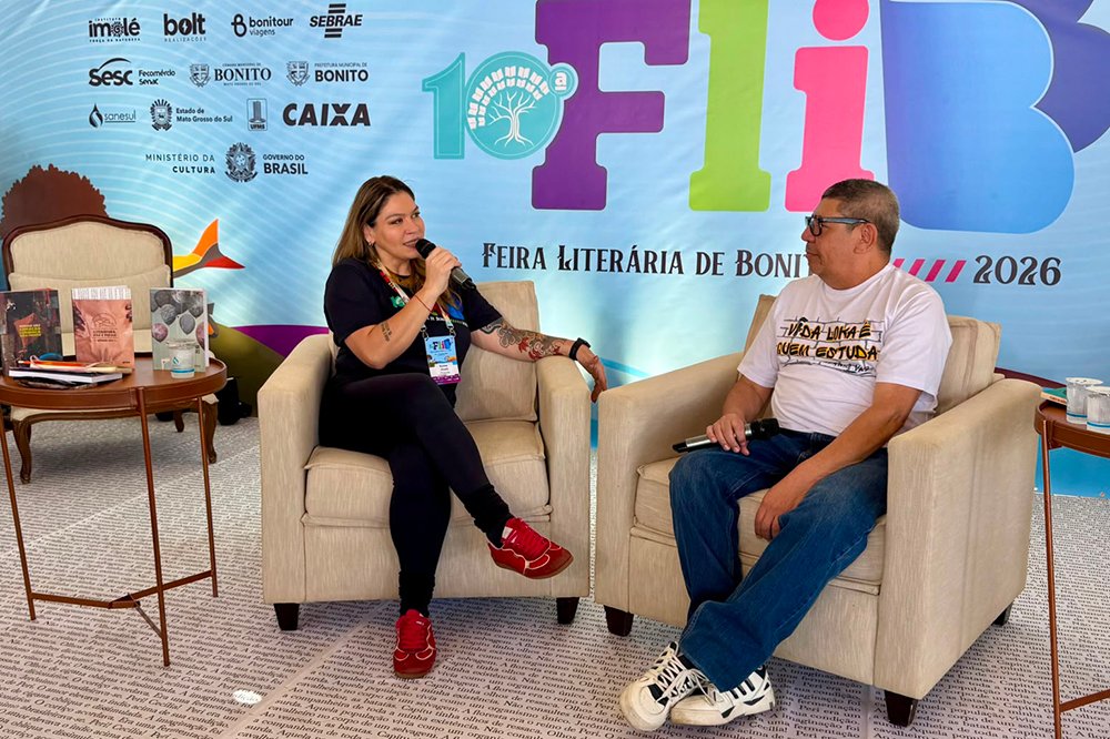 Sergio Vaz defende protagonismo da periferia e critica uso da IA durante palestra na FLIB em Bonito