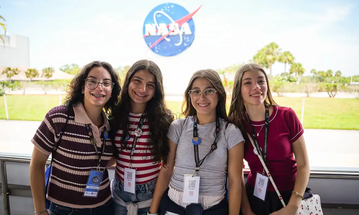 Estudantes brasileiras conquistam prêmio internacional com pesquisa sobre câncer de mama que será testada no espaço