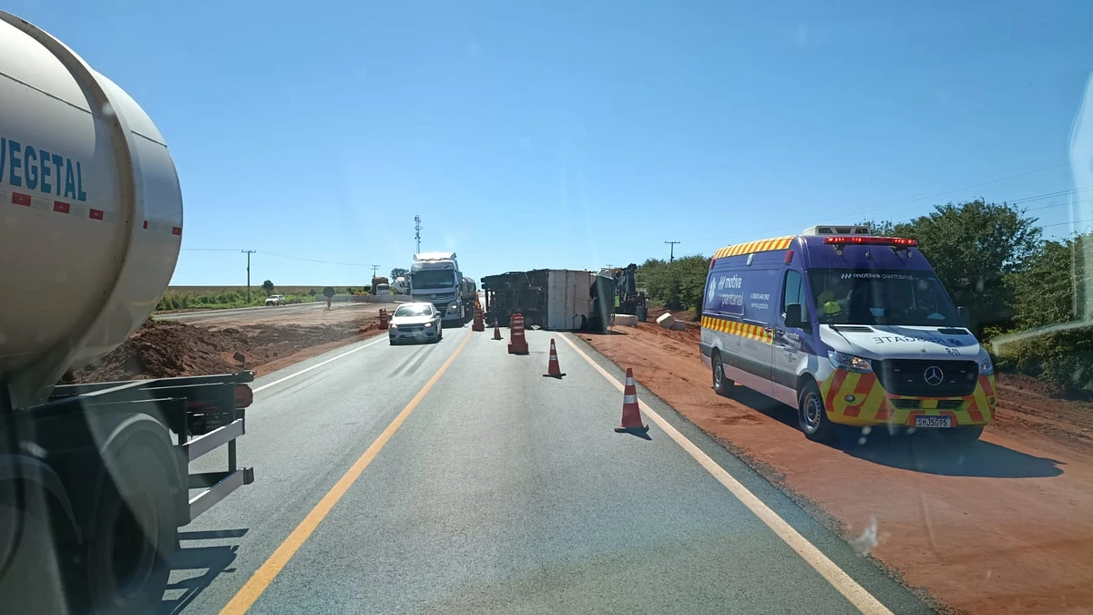Acidente em trecho de obras causa lentidão na BR-163 em Jaraguari
