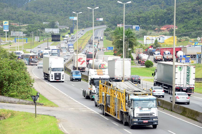 Senado aprova novas regras para o frete rodoviário; texto vai à sanção