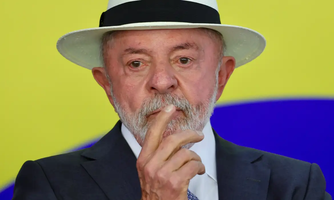 Em nota, Lula reage ao tarifaço de Trump e promete resposta imediata