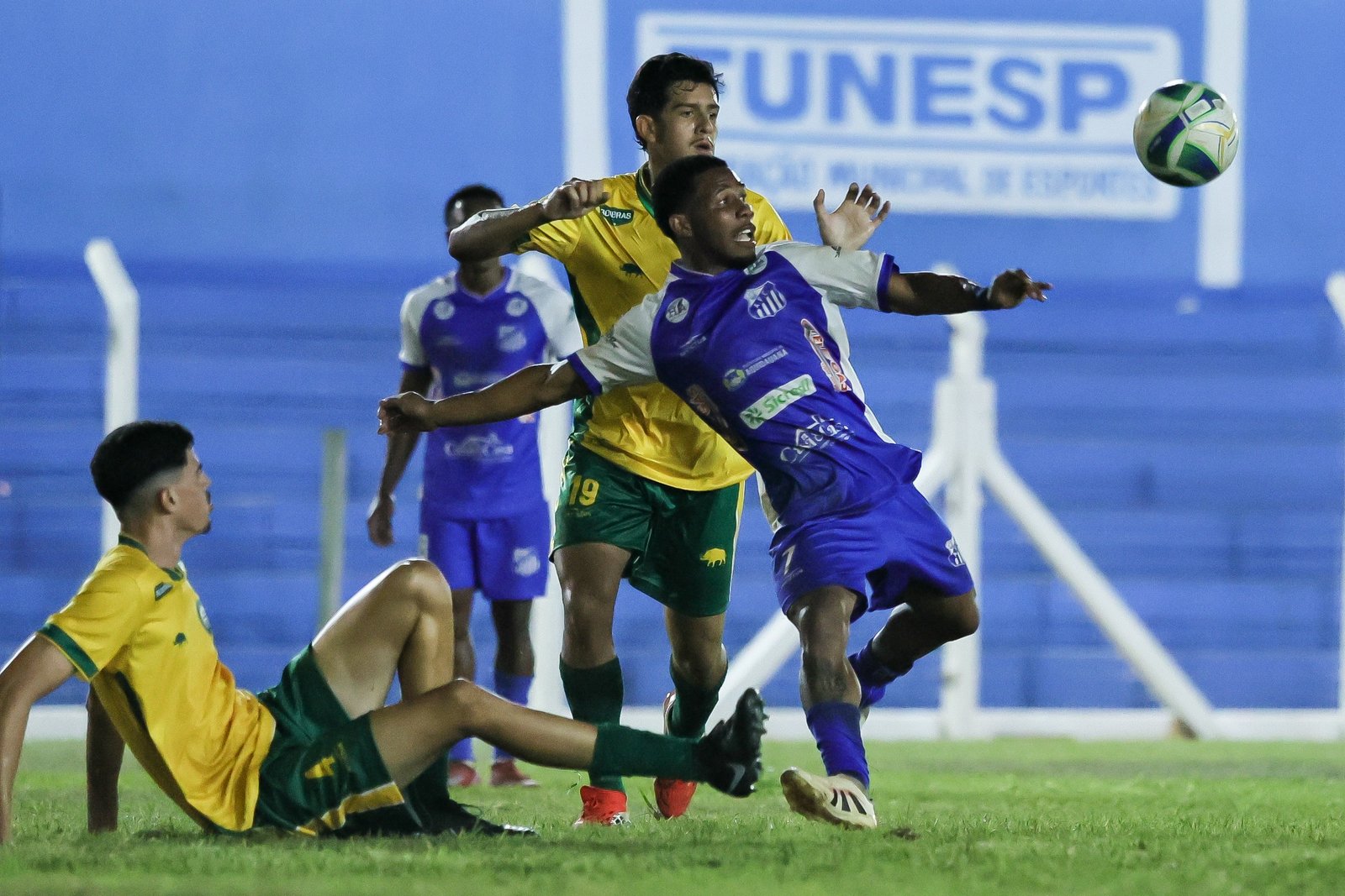 Aquidauanense vence São Gabriel de virada e fica perto da Série A