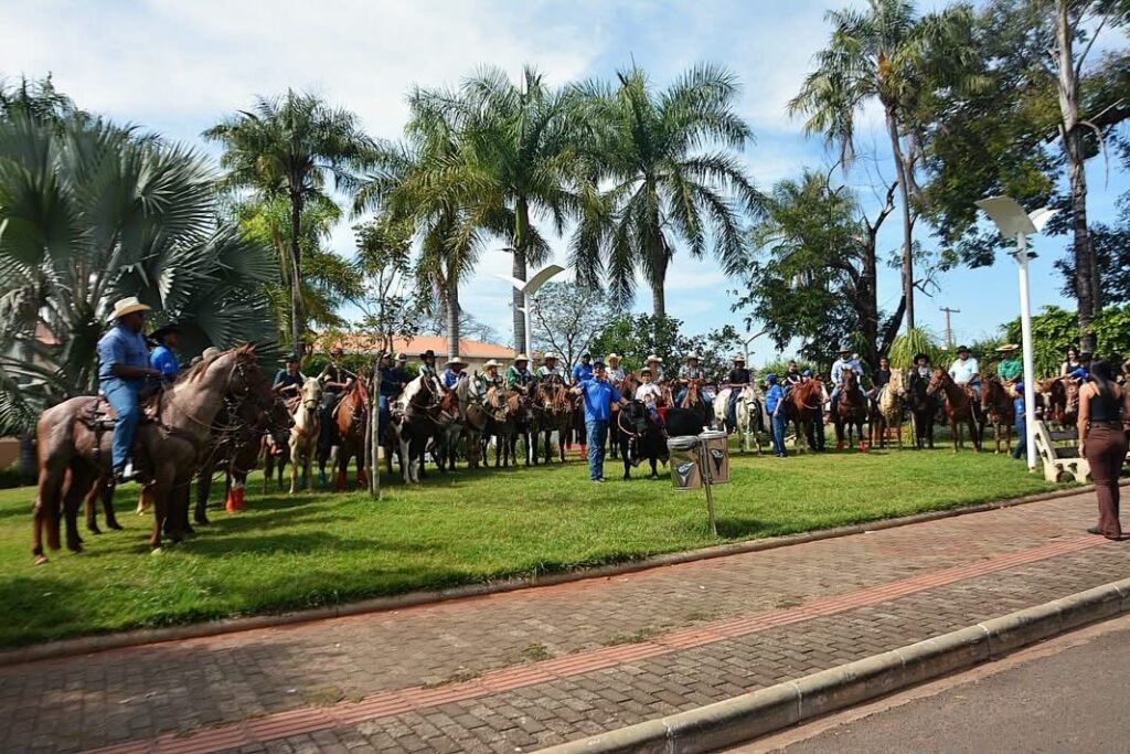 Cavalgada marca os 72 anos de Cassilândia com desfile e show neste domingo