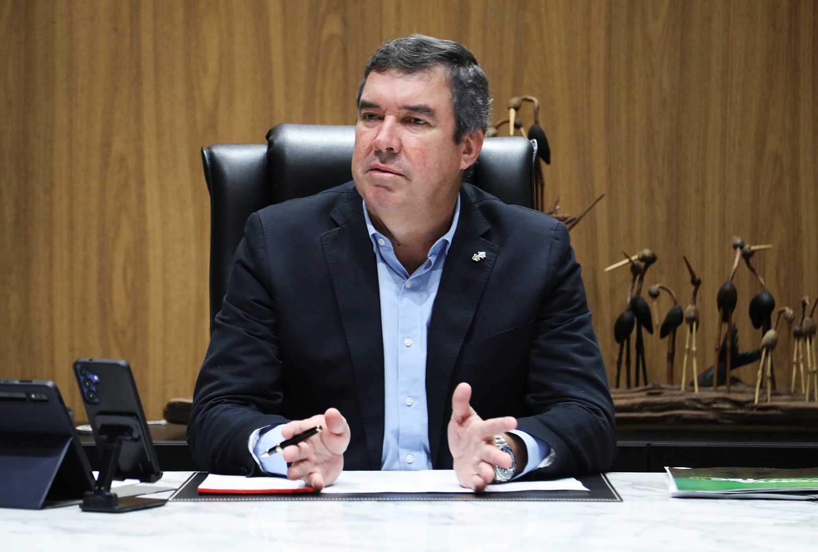 Riedel mira segundo turno, apoia Flávio Bolsonaro e defende reforma política