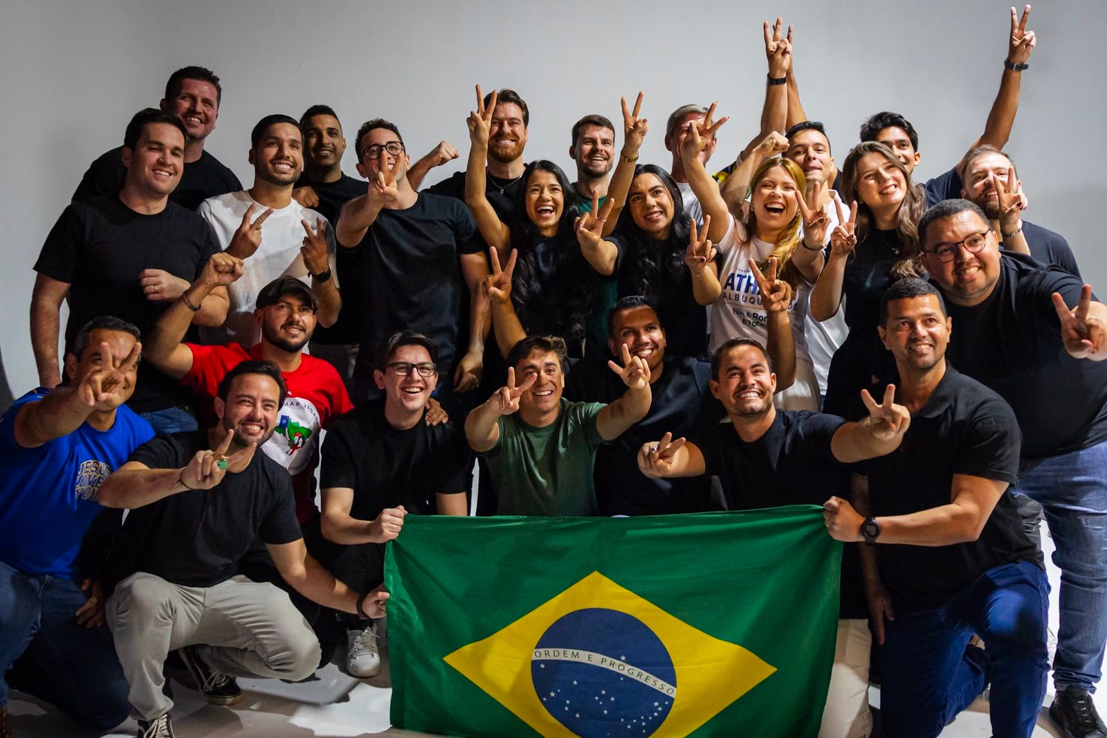 Cassy Monteiro mira projeção nacional com apoio de Nikolas Ferreira e agenda em BH