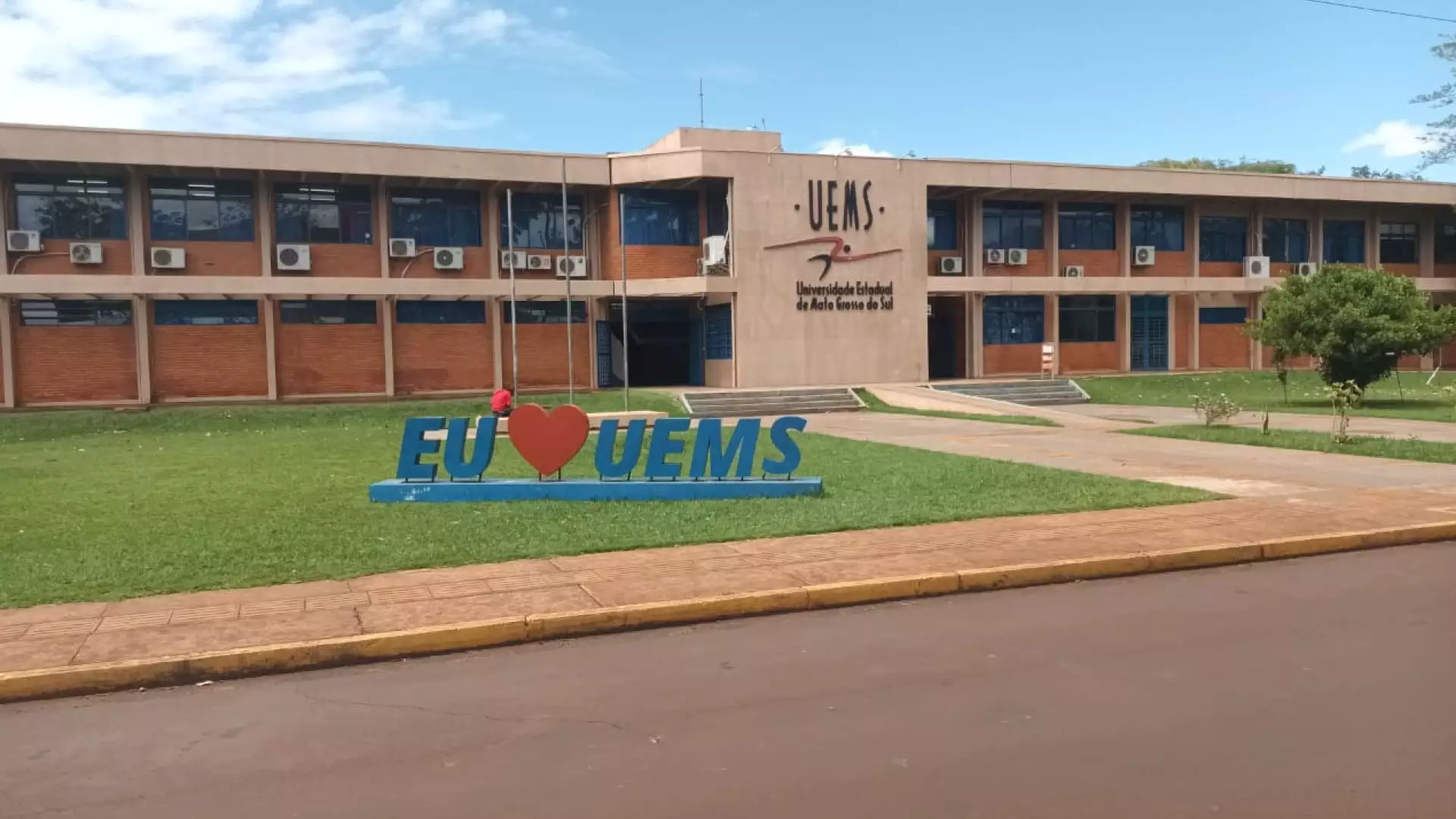 UEMS abre seleções para professores em quatro cidades de MS