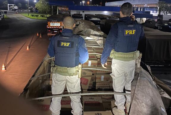 PRF apreende 600 mil maços de cigarros contrabandeados em Eldorado (MS)