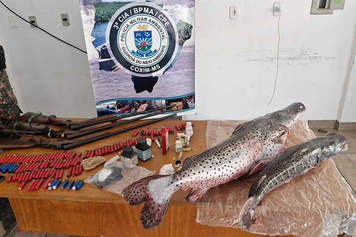 PMA apreende armas e 17 kg de pescado em rancho em Coxim