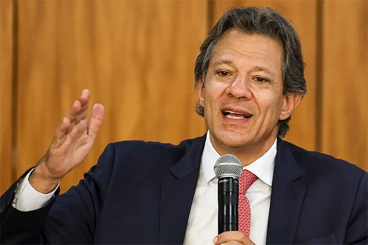 Haddad anuncia isenção de Imposto de Renda para quem ganha até R$ 5 mil