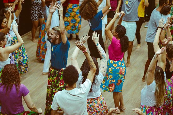 Arte nas Estações traz exposição, danças populares e espetáculo de travestis