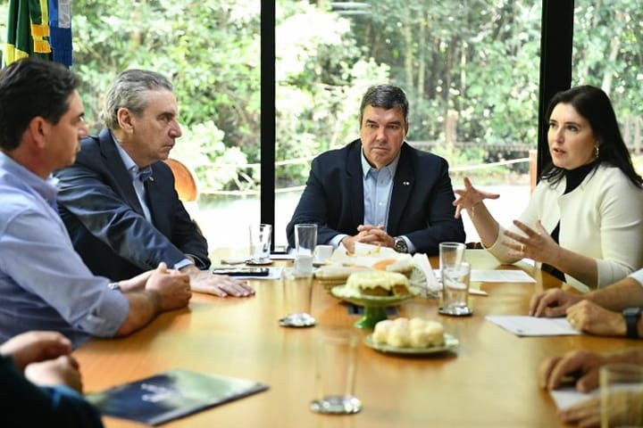 Governador Eduardo Riedel e deputado Paulo Corrêa debatem crise do agronegócio em MS
