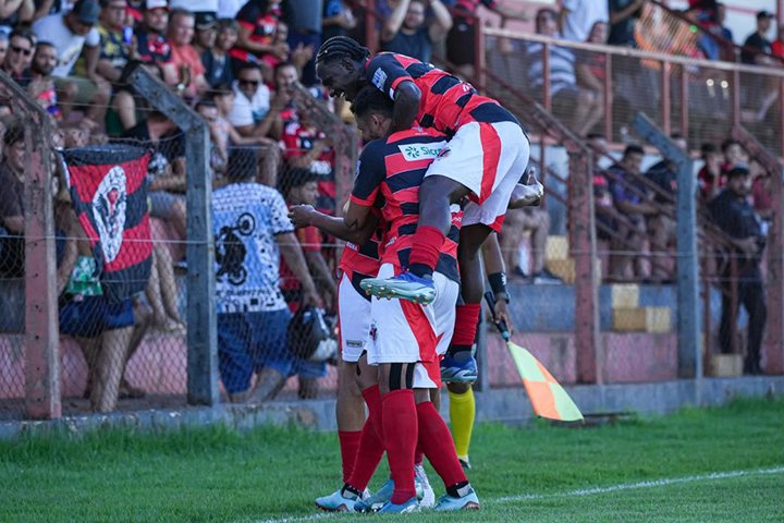Águia Negra aplica maior goleada do estadual e afunda Aquidauanense