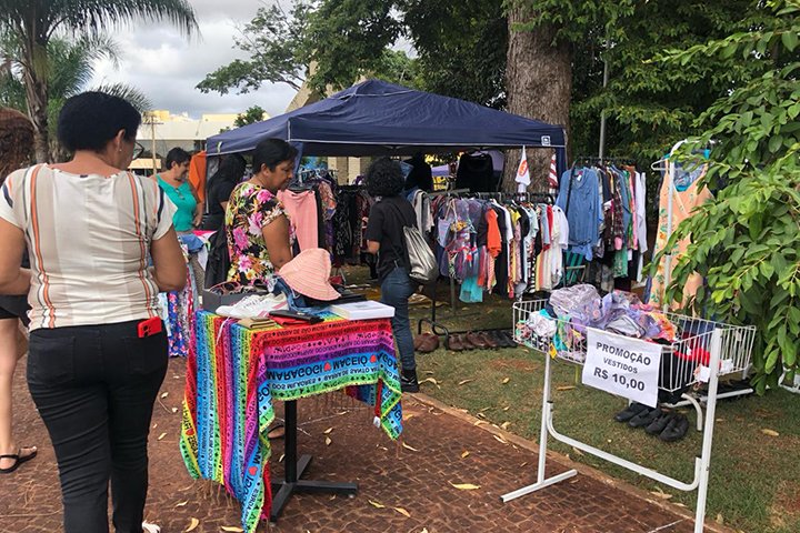 Sábado de garimpo: evento no Horto Florestal une moda e consumo consciente