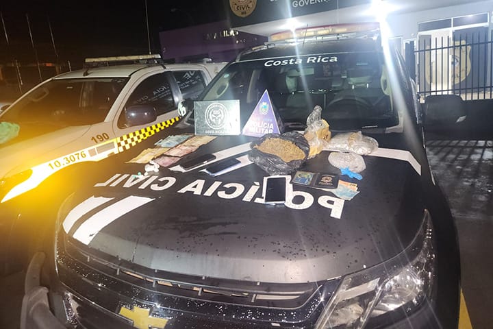 Polícia apreende drogas em carro de funerária durante operação em Costa Rica