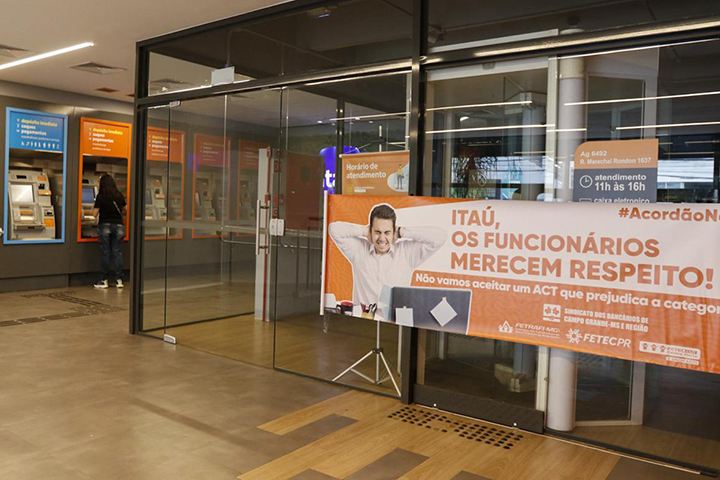 Sindicato dos Bancários paralisa agências do Itaú em Campo Grande