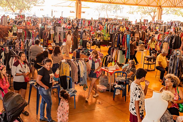 Coletivo de Brechós promove 1ª edição do “Vem garimpar” com três mil peças