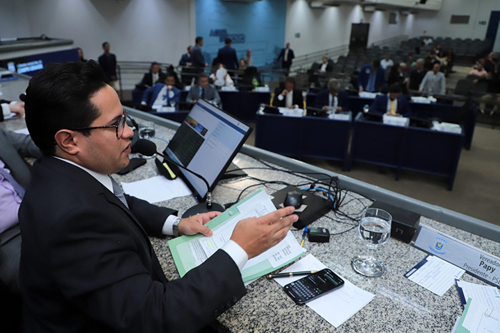 Câmara da capital aprova apoio a bibliotecas e mantém cortes no orçamento de 2025