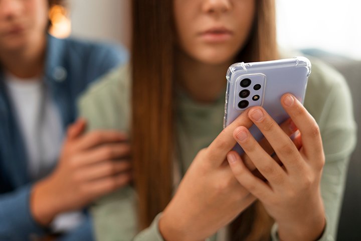 Projeto obriga escolas e unidades de saúde a denunciarem violência virtual contra crianças