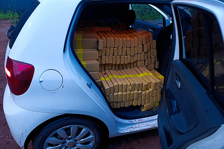 Polícia Militar intercepta carregamento com mais de 2 toneladas de maconha em Ponta Porã