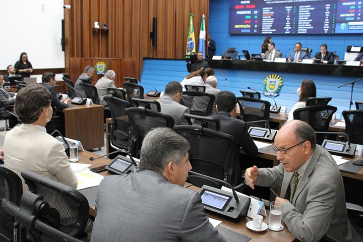 Deputados analisam projetos sobre saúde, cultura e serviço público nesta quinta