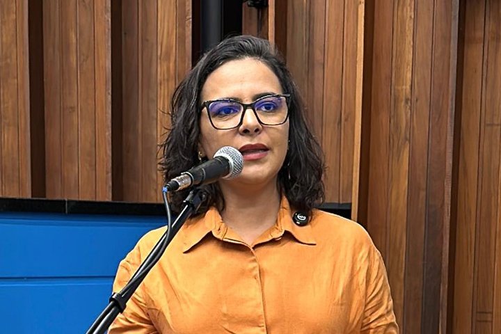 Gleice Jane cobra novas escolas e critica abandono da educação em Dourados