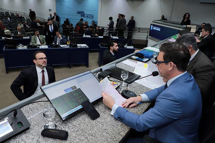 Vereadores analisam daqui a pouco veto da prefeita a R$ 8,7 milhões para entidades