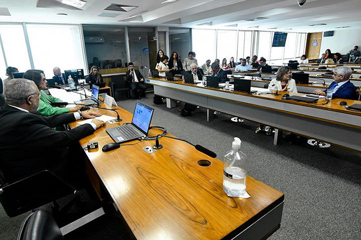 Aprovado projeto que prevê jornada especial para pais de filhos com deficiência