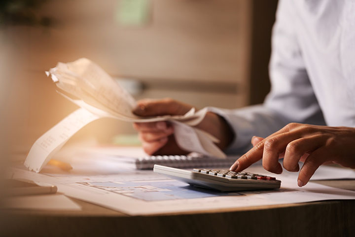 Contribuintes correm contra o tempo para declarar o IR 2025; Estácio oferece atendimento gratuito até dia 30