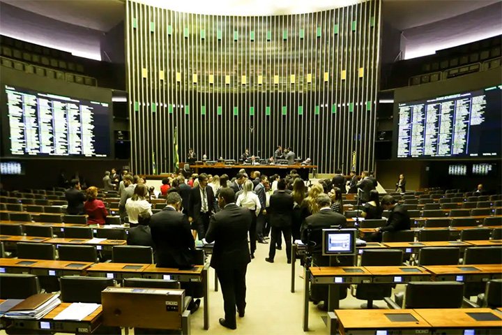 Câmara analisa urgência de projeto que amplia número de deputados federais