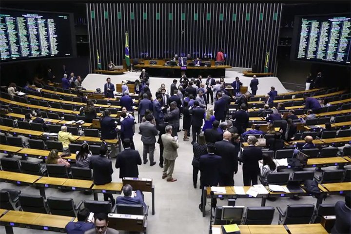 Câmara aprova aumento do número de deputados federais para 531