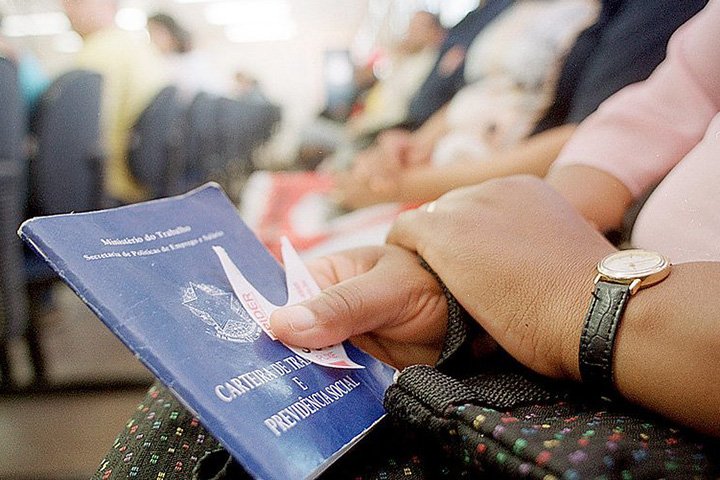 Taxa de desemprego sobe em 12 estados; jovens e mulheres são os mais afetados