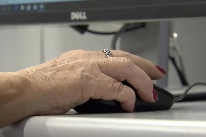 Barreiras digitais dificultam acesso de idosos aos serviços do INSS