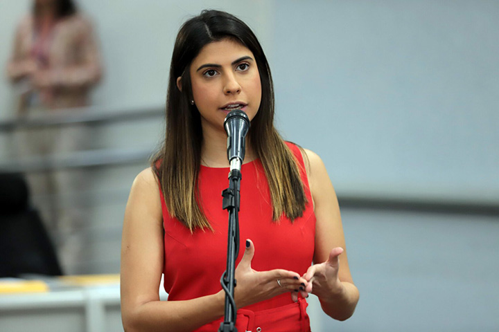 Camila Jara anuncia diagnóstico de câncer aos 30 anos