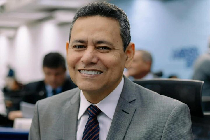 Clodoilson Pires atende moradores do São Conrado e apoia programa de geração de emprego