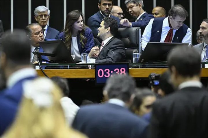 Congresso Nacional impõe rombo de R$ 197 bilhões na conta de luz dos brasileiros