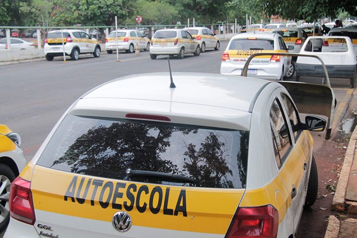 Detran-MS alerta sobre golpe da CNH facilitada em grupos de WhatsApp