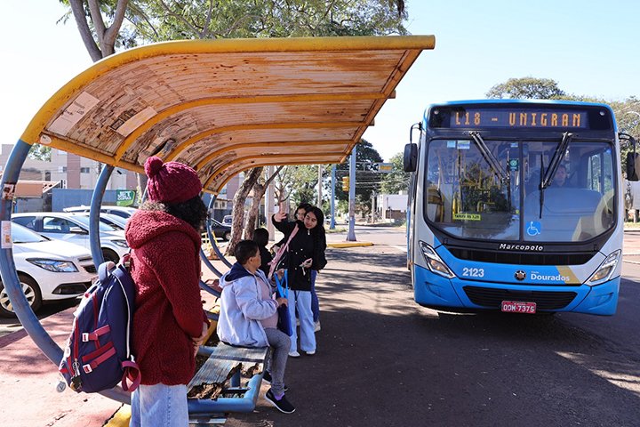 Tarifa de R$ 1 no ônibus vira alívio para estudantes em Dourados