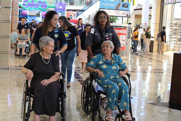 Idosos do Asilo São João Bosco ganham passeio especial em celebração ao Dia Mundial dos Avós