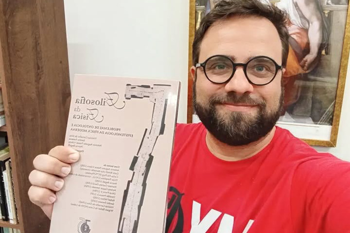 Professor da UFMS é finalista do Prêmio Jabuti Acadêmico com obra sobre Filosofia da Física