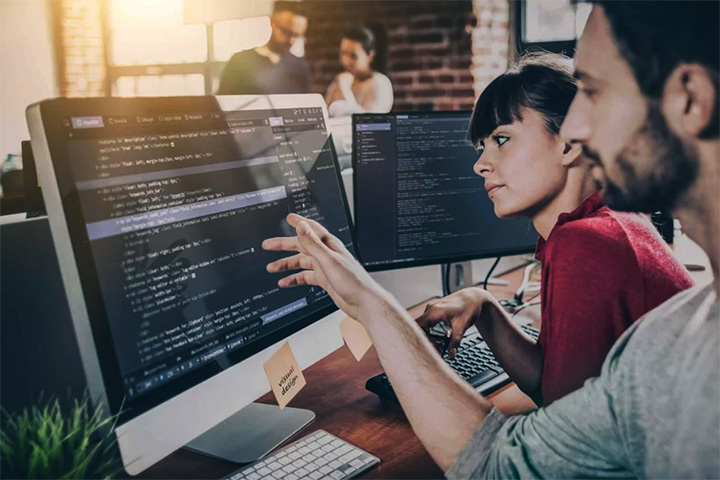 Setor público gasta bilhões com tecnologia estrangeira enquanto ciência nacional é negligenciada
