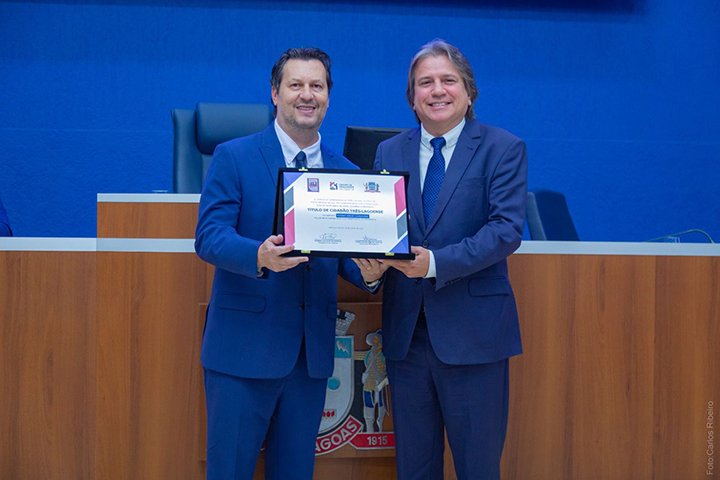 Deputado Caravina recebe título de Cidadão Três-Lagoense em sessão solene