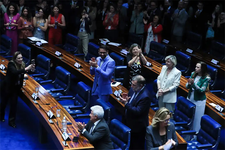 senado-aprova-projeto-contra-adultizacao-criancas