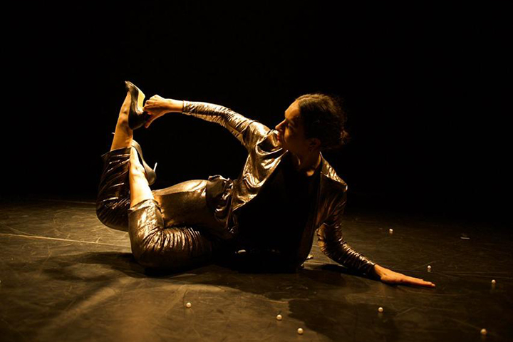 Bailarina sul-mato-grossense representa o Brasil na Bienal de Dança de Lyon, na França