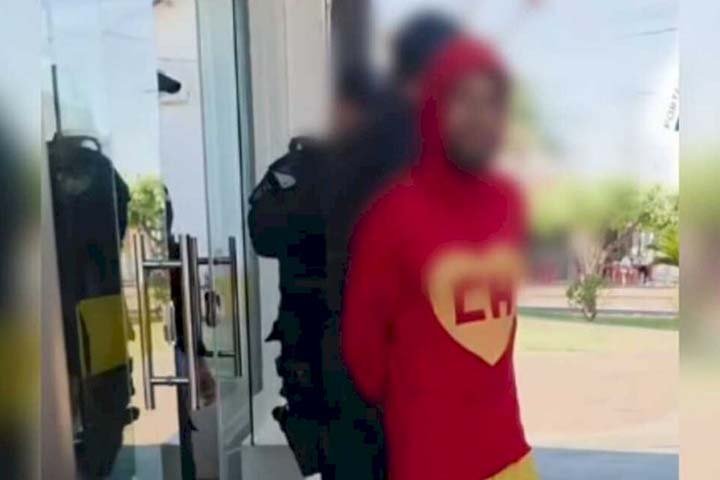 Homem fantasiado de Chapolin Colorado é preso por estupro de vulnerável em Água Clara