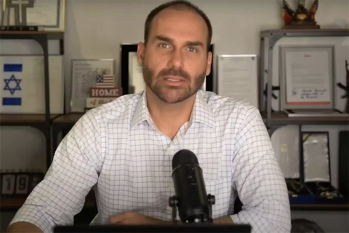 Processo disciplinar da PF coloca Eduardo Bolsonaro sob risco de demissão e inelegibilidade