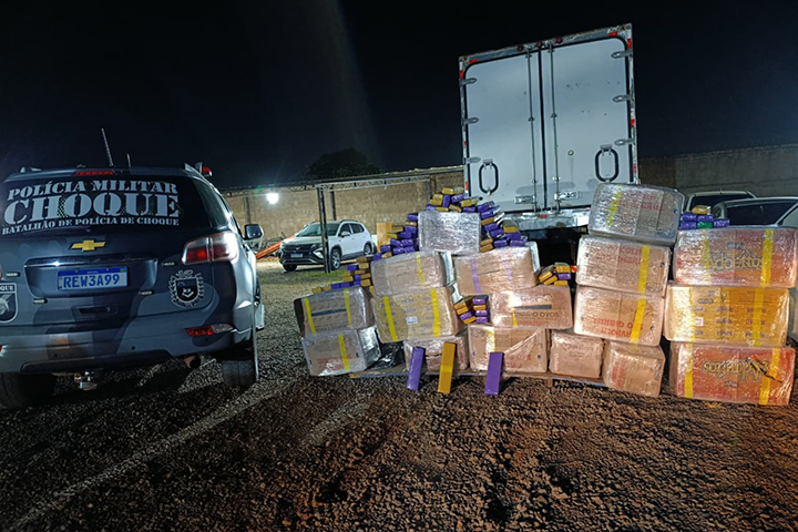 Caminhão com carga de mudança é flagrado transportando 926 kg de maconha