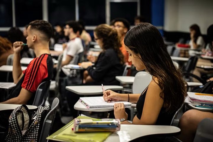 CNU 2025 tem abstenção de 42,8% e reúne mais de 435 mil candidatos em todo o país