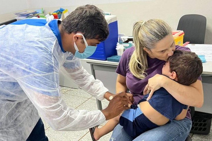 Dia D de Multivacinação mobiliza pais e filhos em todo o Estado neste sábado